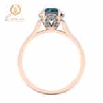 Inel de logodna din aur roz cu diamant albastru si diamante ES152