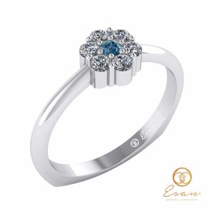 Inel de logodna din aur cu diamant albastru si diamante incolore ES70