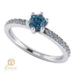 Inel de logodna din aur cu diamant albastru si diamante incolore ES118