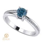 Inel de logodna din aur cu diamant albastru si diamante incolore ES94
