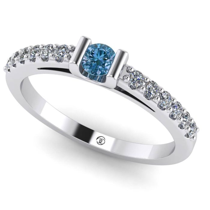 Inel logodna diamant albastru si diamante bar setting ES203