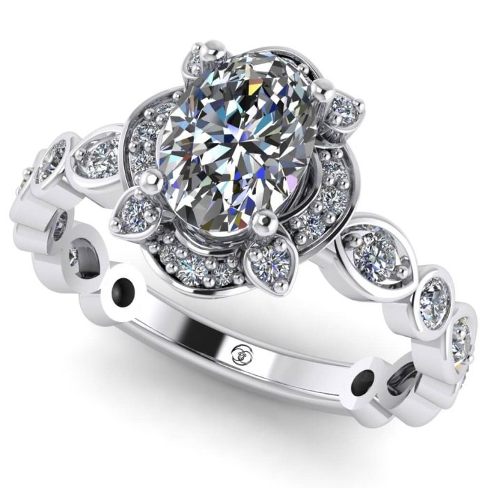 Inel cu diamant oval si diamante din aur vintage ES237