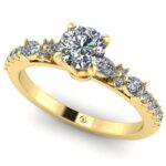 Inel cu diamant rotund si diamante sec fancy cut din aur de logodna ES283