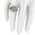 poze cu inel pe deget cu diamant 1 carat din aur galben 18k ES308